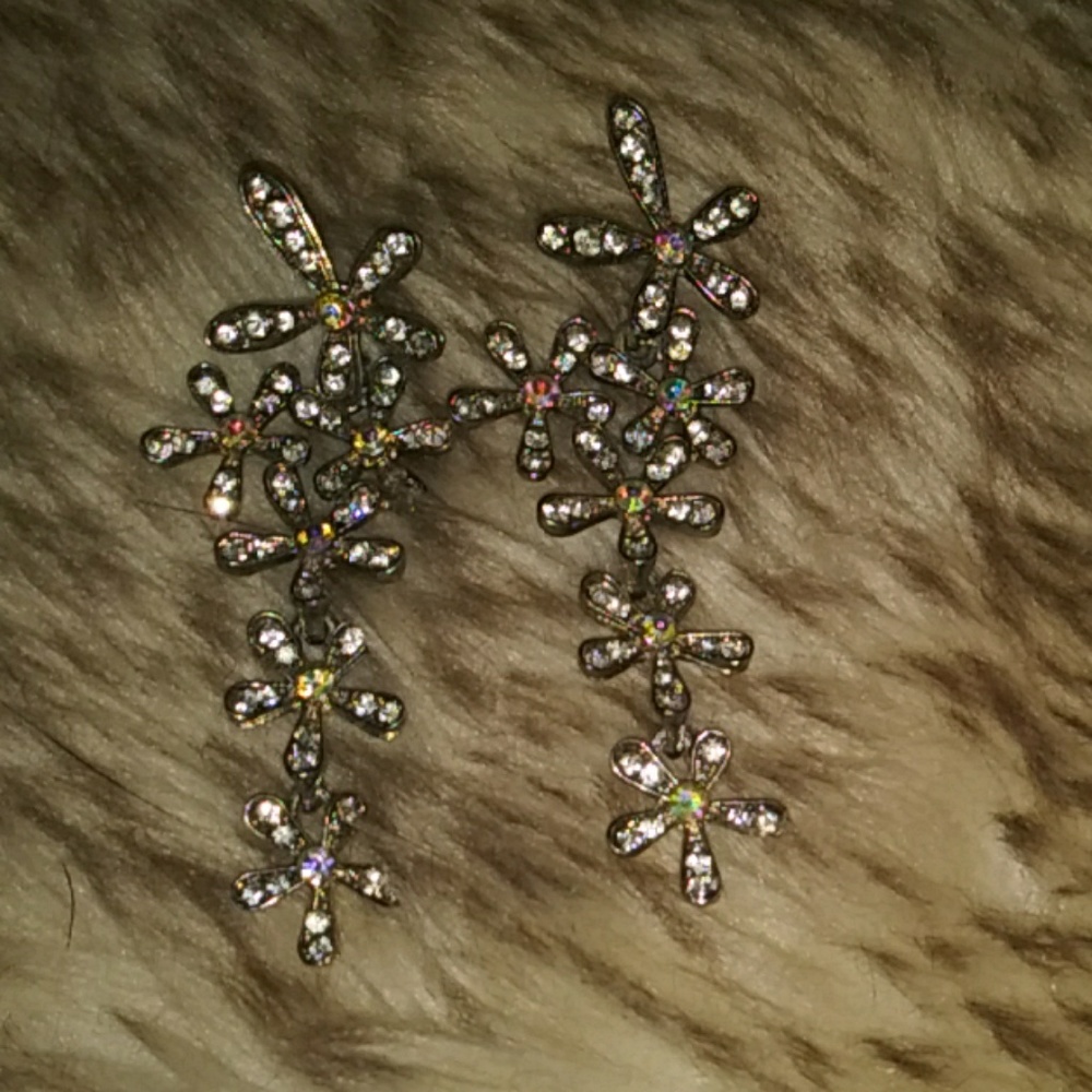 Flower drop earrings